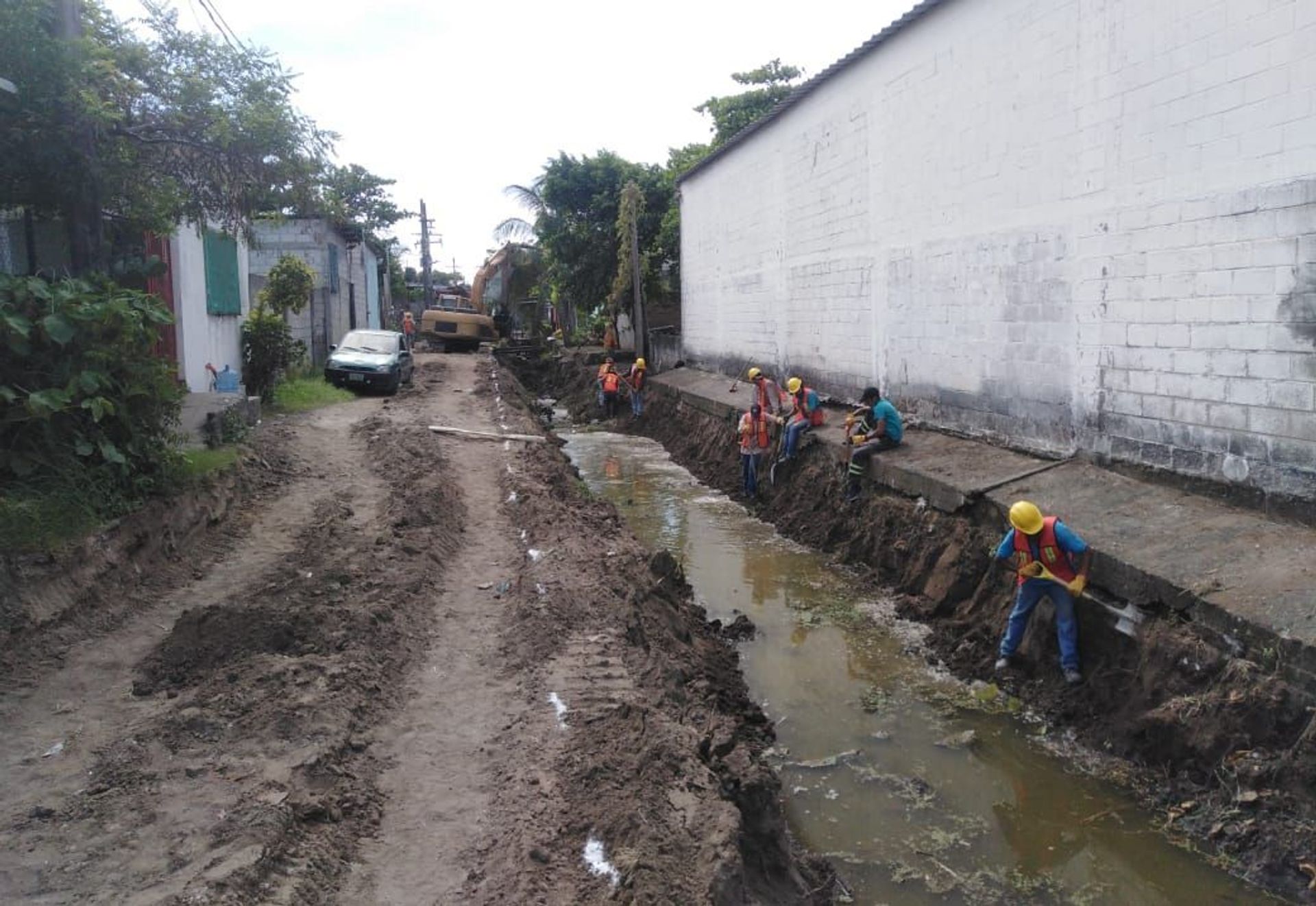 PARQUE LINEAL CON ANDADOR PEATONAL Y CICLISTA