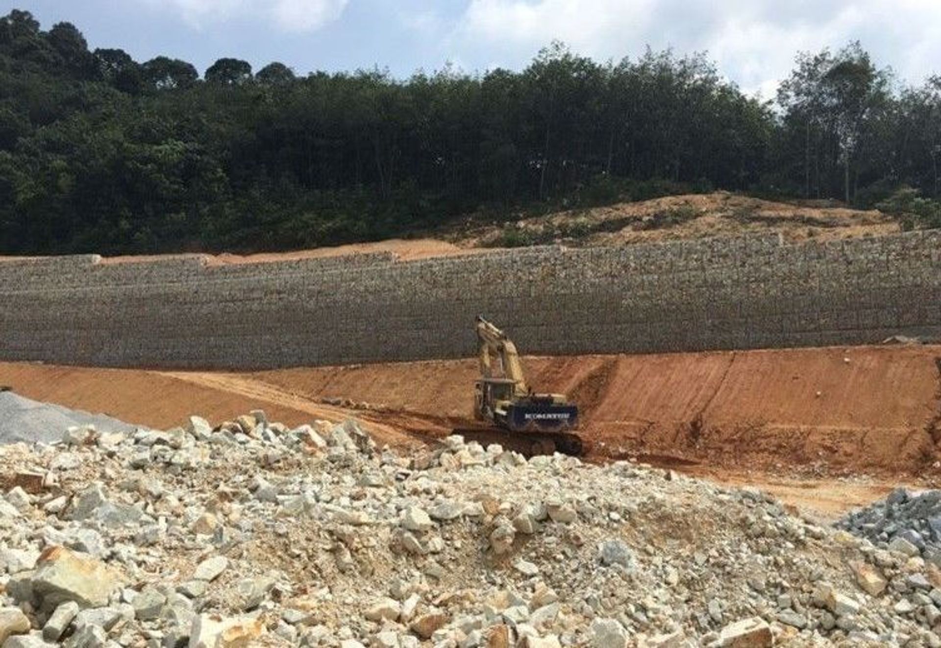 RETAINING WALL AT SRI SENDAYAN BANDAR ENSTEK, NEGERI SEMBILAN, MY