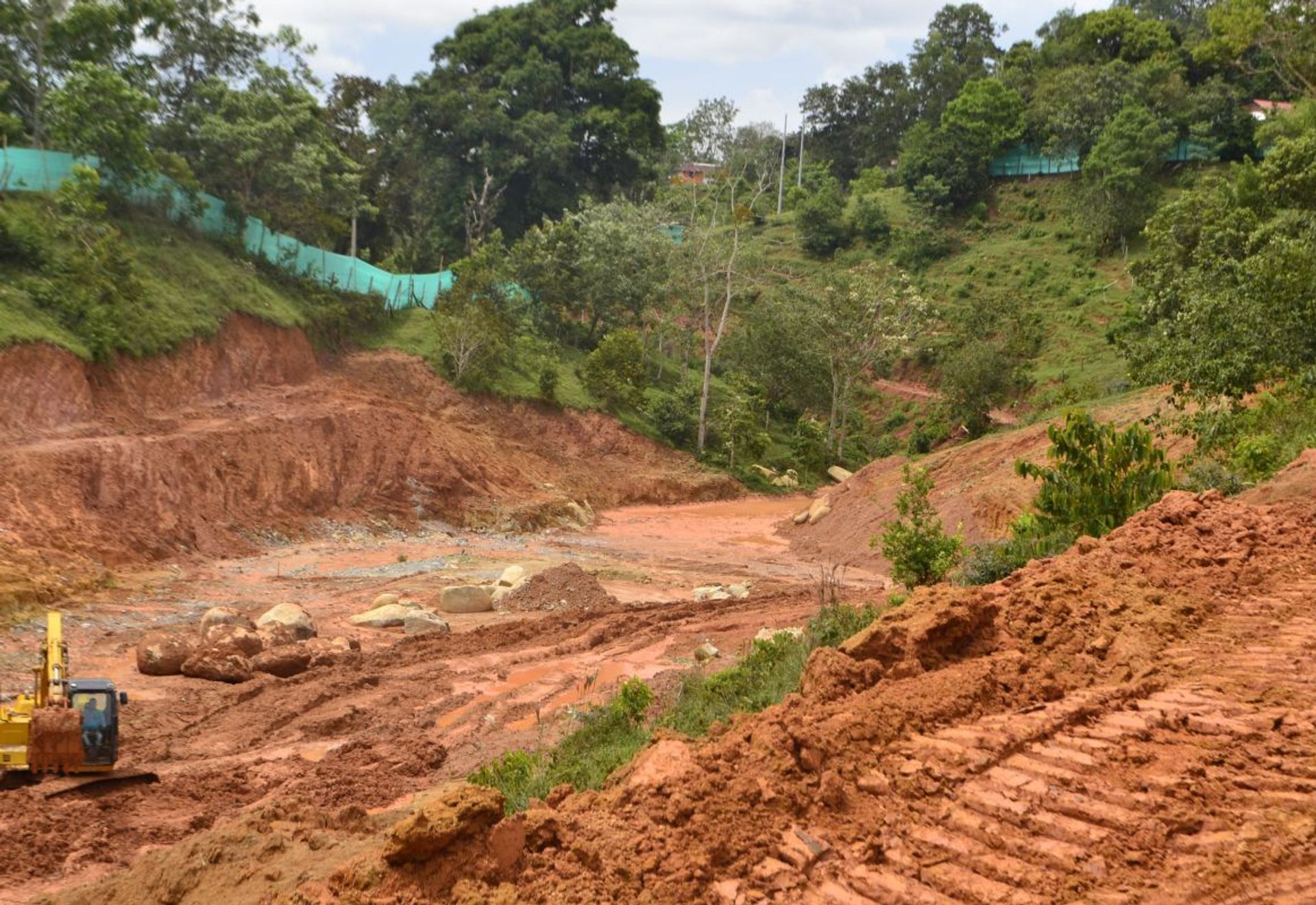 CONFORMACIÓN MURO PRESA DE RELAVE EL CHOCÓ