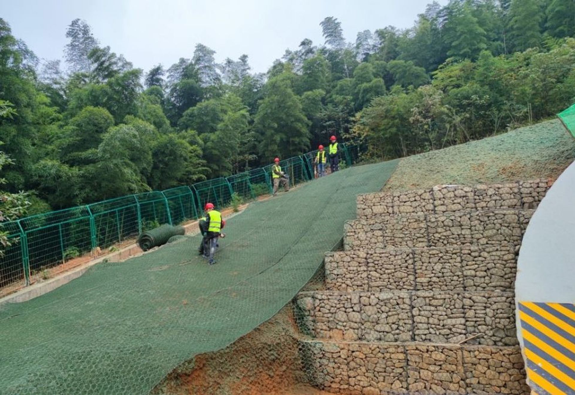 江苏宜长高速隧道口综合生态防护工程