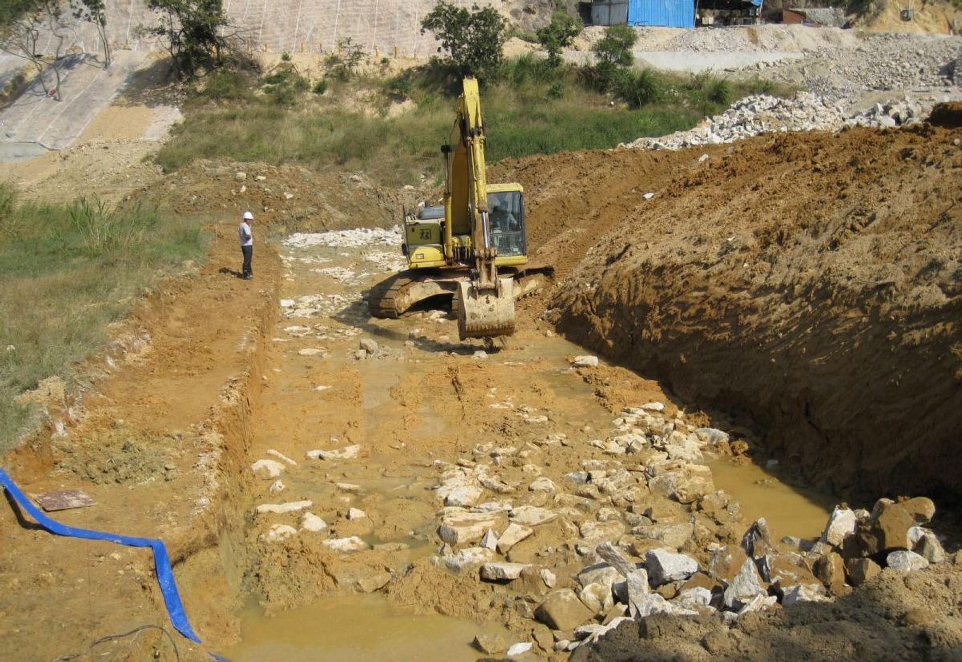 深圳葵涌污水厂加筋路基挡墙工程