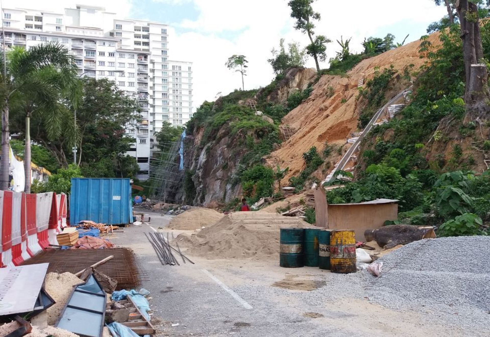 ROCKFALL MITIGATION AT TAMAN BUKIT CHERAS, KUALA LUMPUR