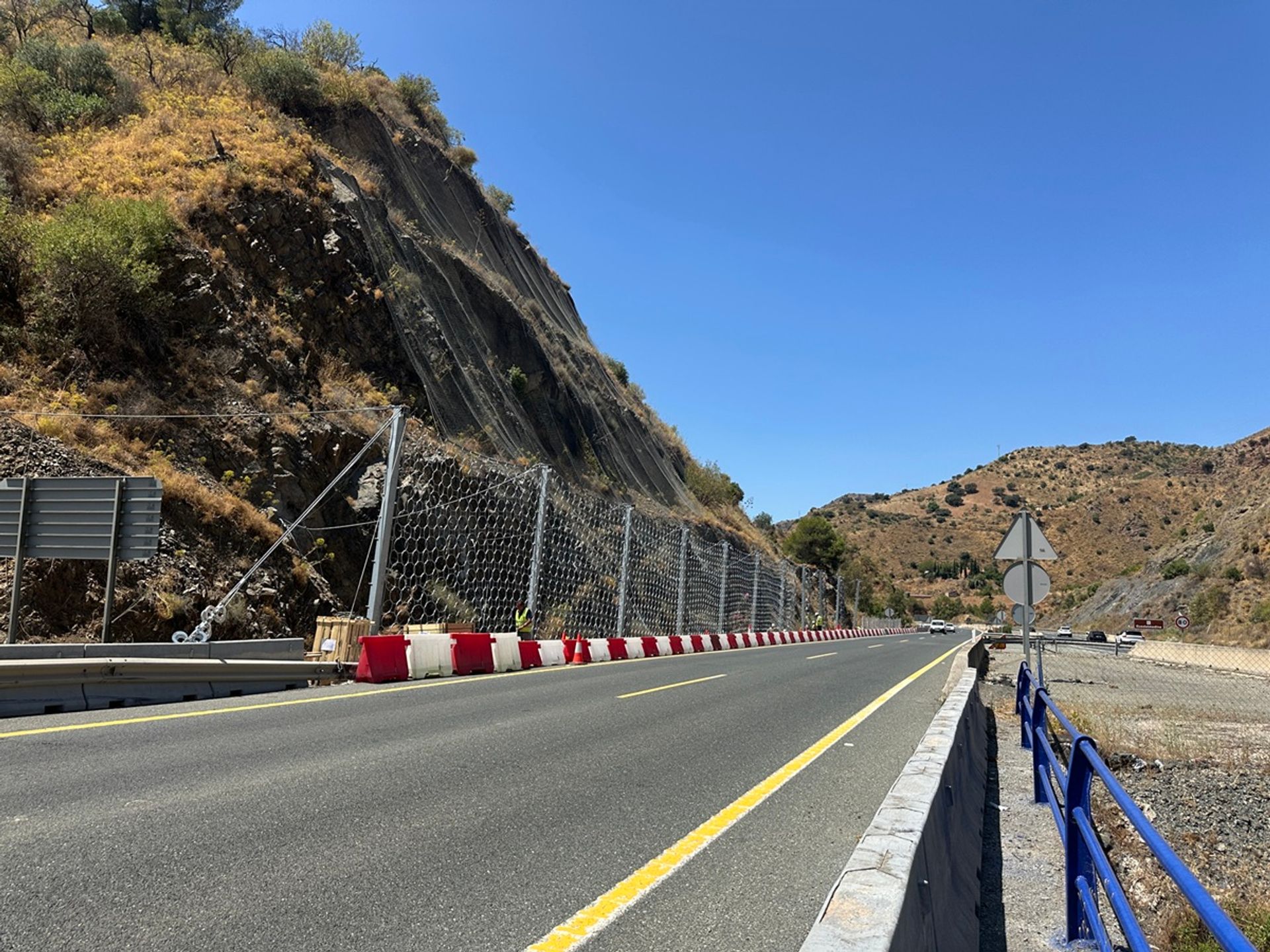 ACTUACIONES DE EMERGENCIA PARA LA ESTABILIZACIÓN DEL TALUD EN LA A-45