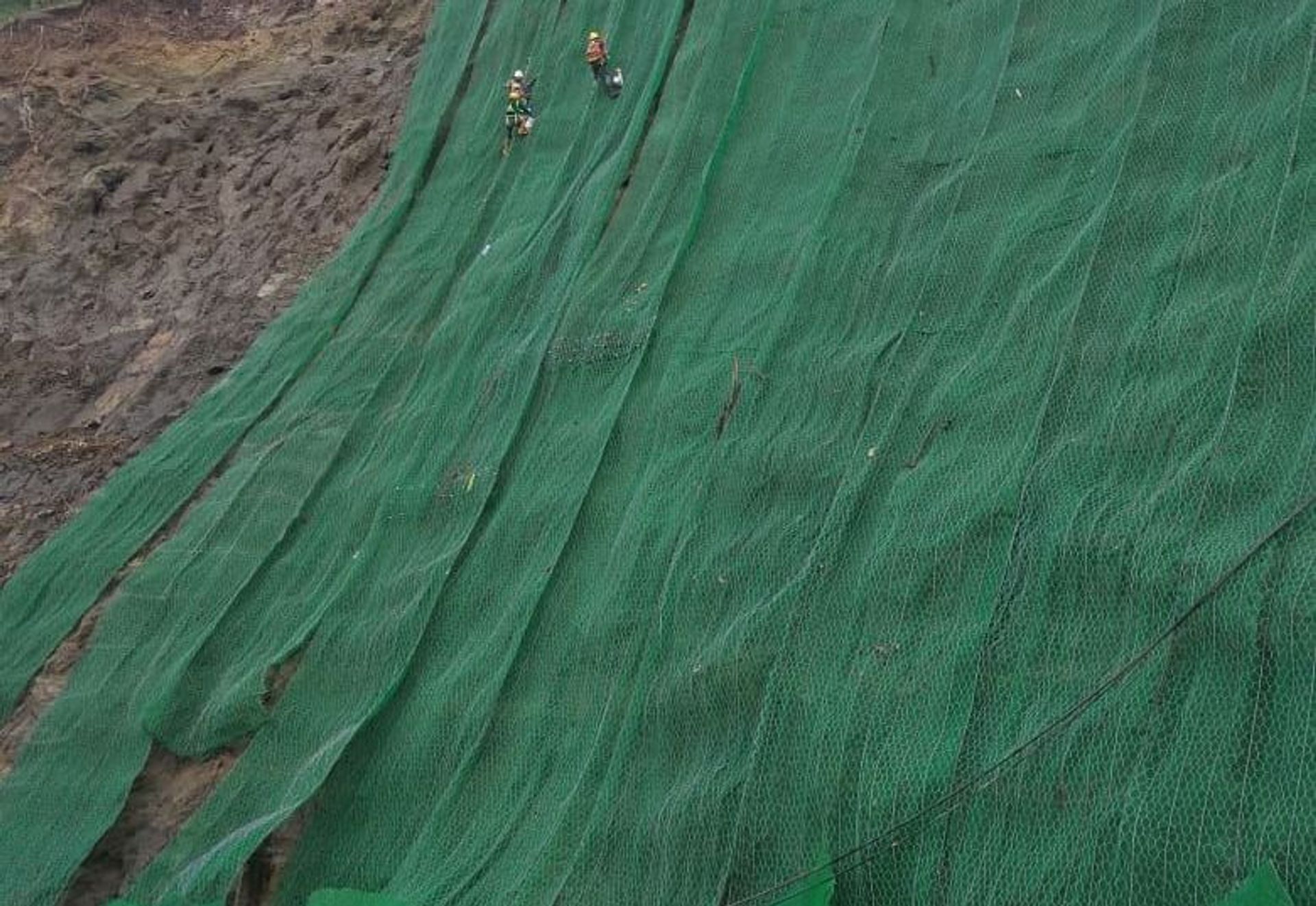 ROCKFALL PROTECTION FOR NARINGGUL ACCESS ROAD WITH SIMPLE DRAPERY