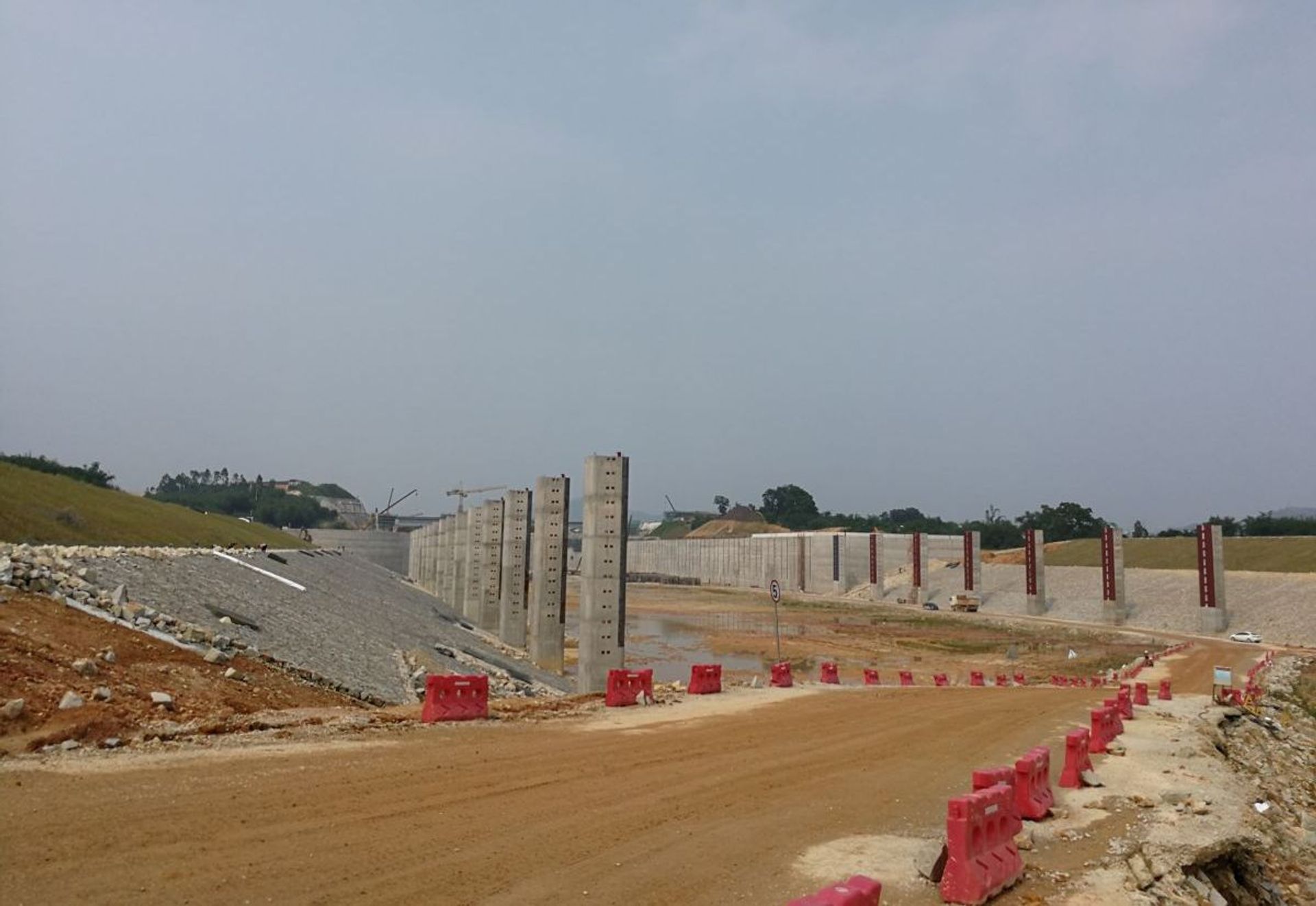 北江航道扩能升级项目飞来峡枢纽二、三线船闸工程