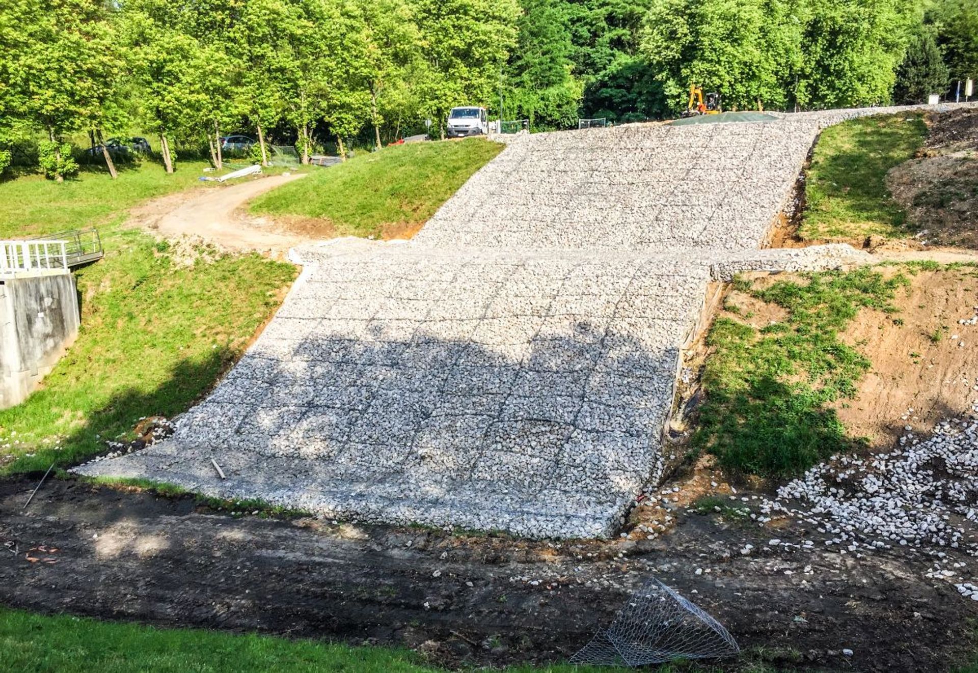 TRAVAUX D'AMÉNAGEMENT DES ÉVACUATEURS DE CRUE