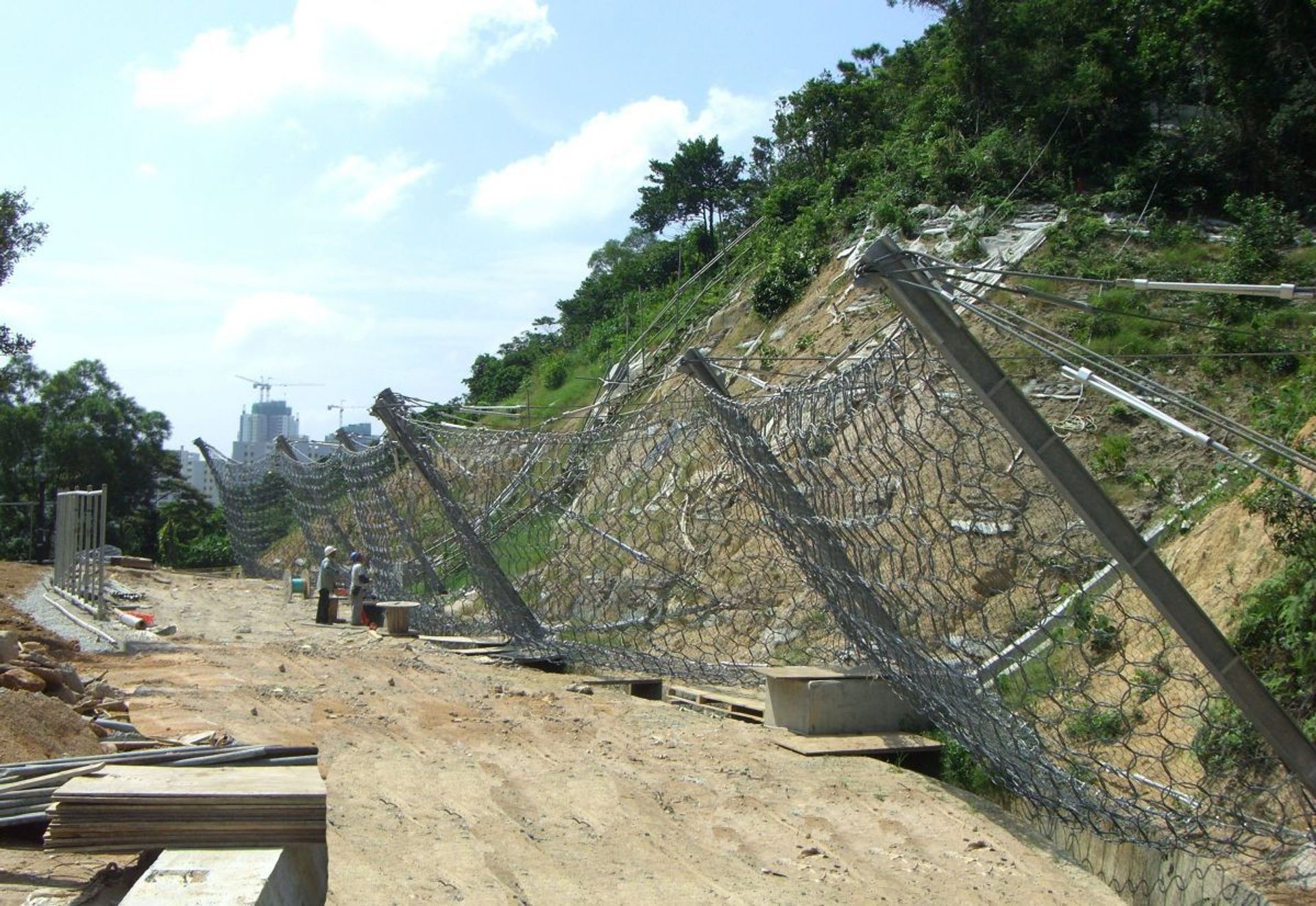 ROCKFALL PROTECTION SOLUTION AT NGAU CHI WAN PARK