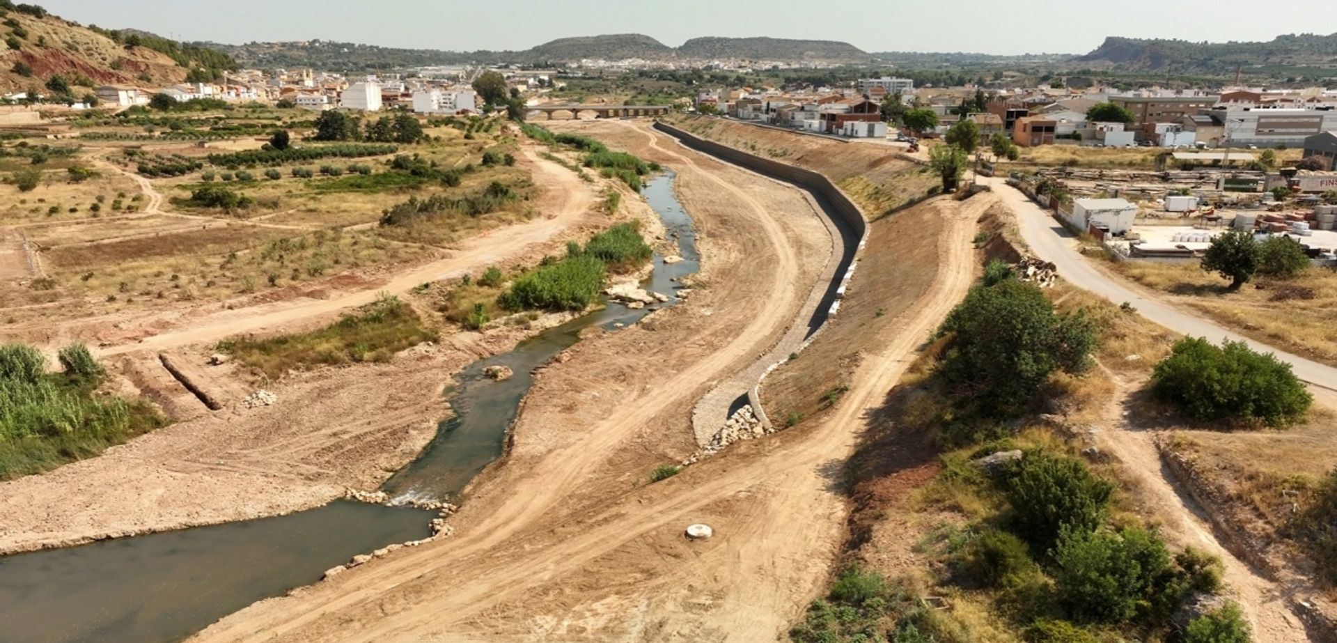 RESTAURACIÓN DE LA MARGEN DEL RÍO MAGRO EN MONTROY CON GAVIONES Y COLCHONES RENO EN RESPUESTA A LA DANA DE 2024