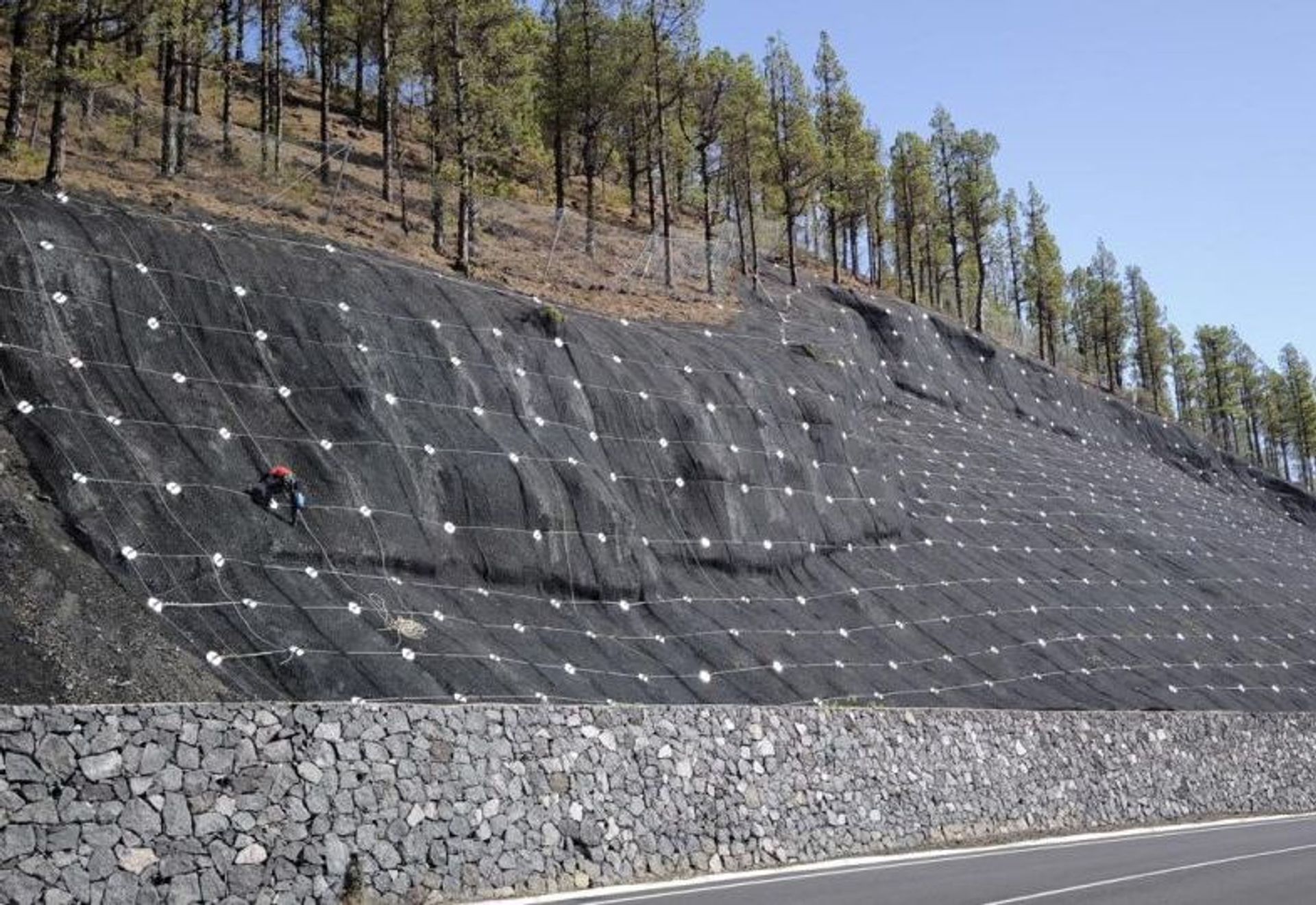 MITIGACIÓN DE RIESGOS EN TALUDES DE LA CARRETERA LP-2