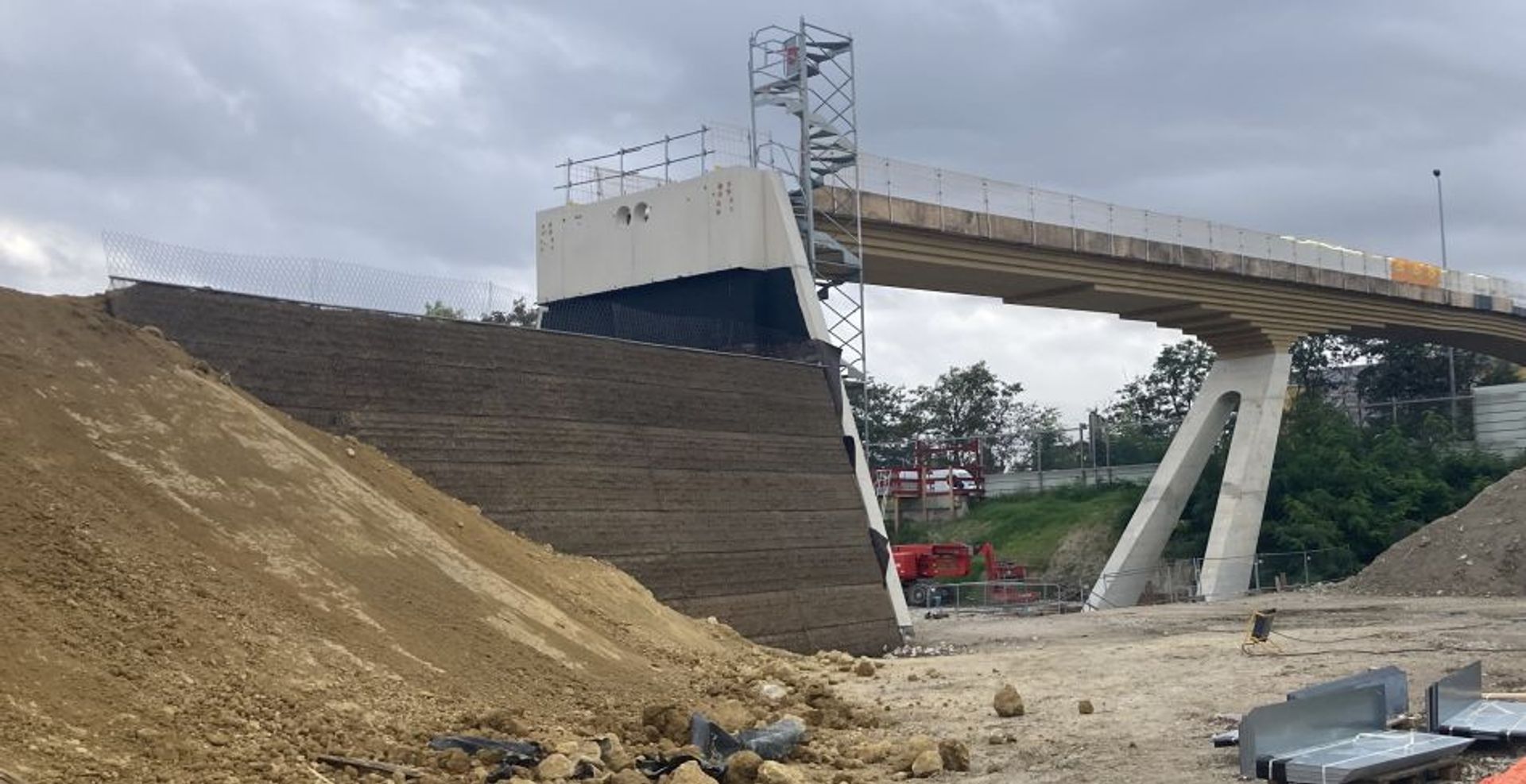 Rampe d'accès à une passerelle sur l'Autoroute A1, Dugny, 93