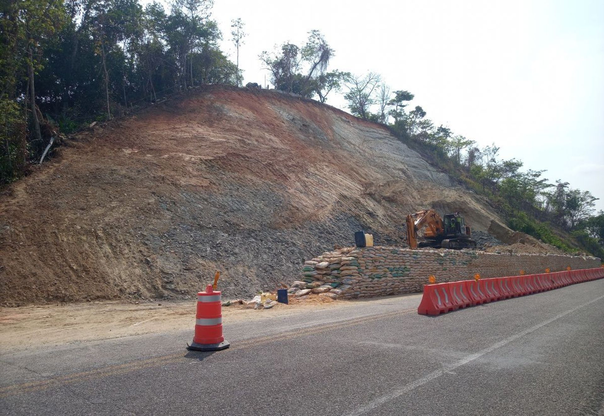 MURO ALCANCIA CARRETERA LAS CHOAPAS, VERACRUZ