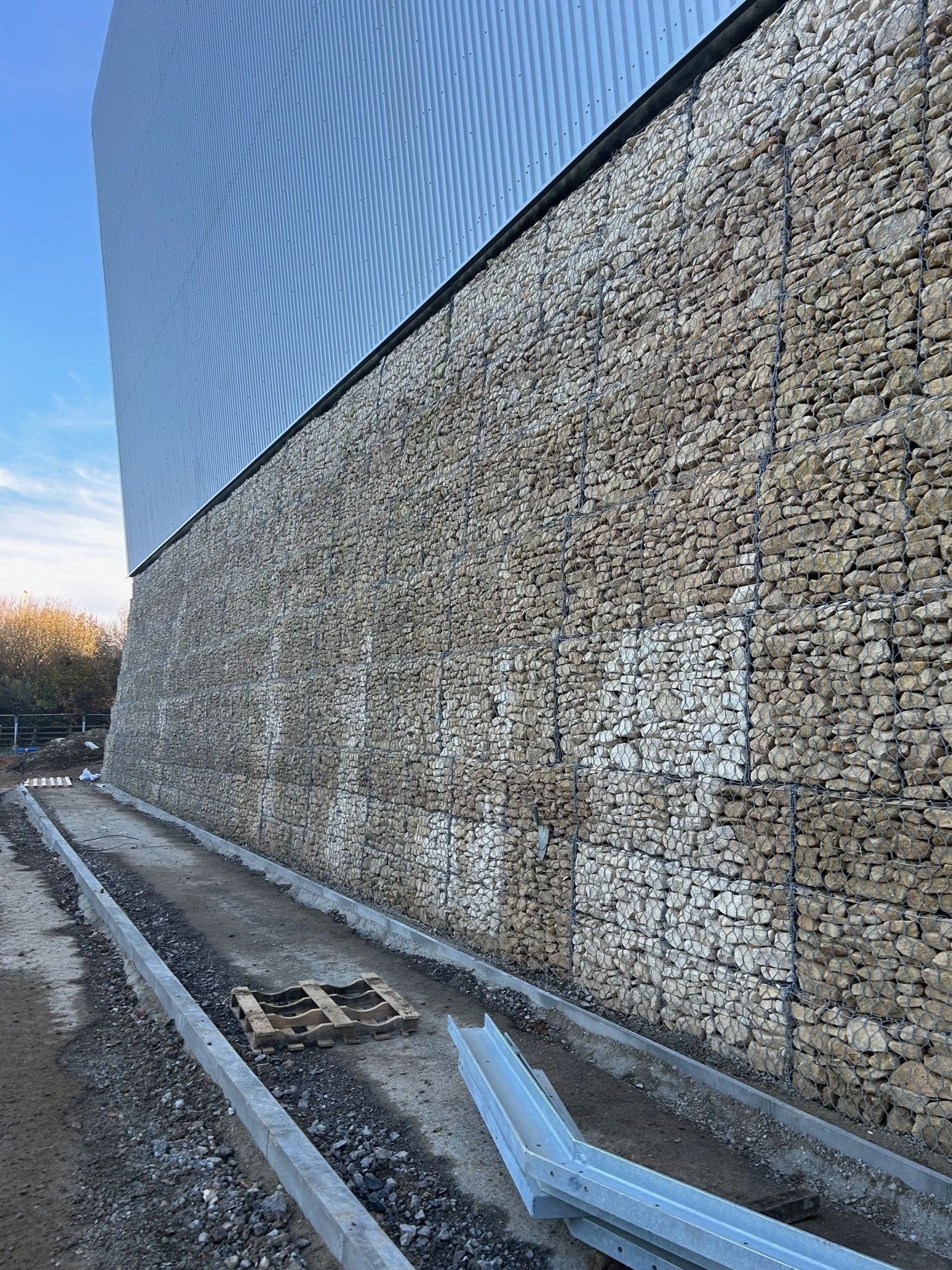7m High Retaining Wall for Warehouse Development in Luton