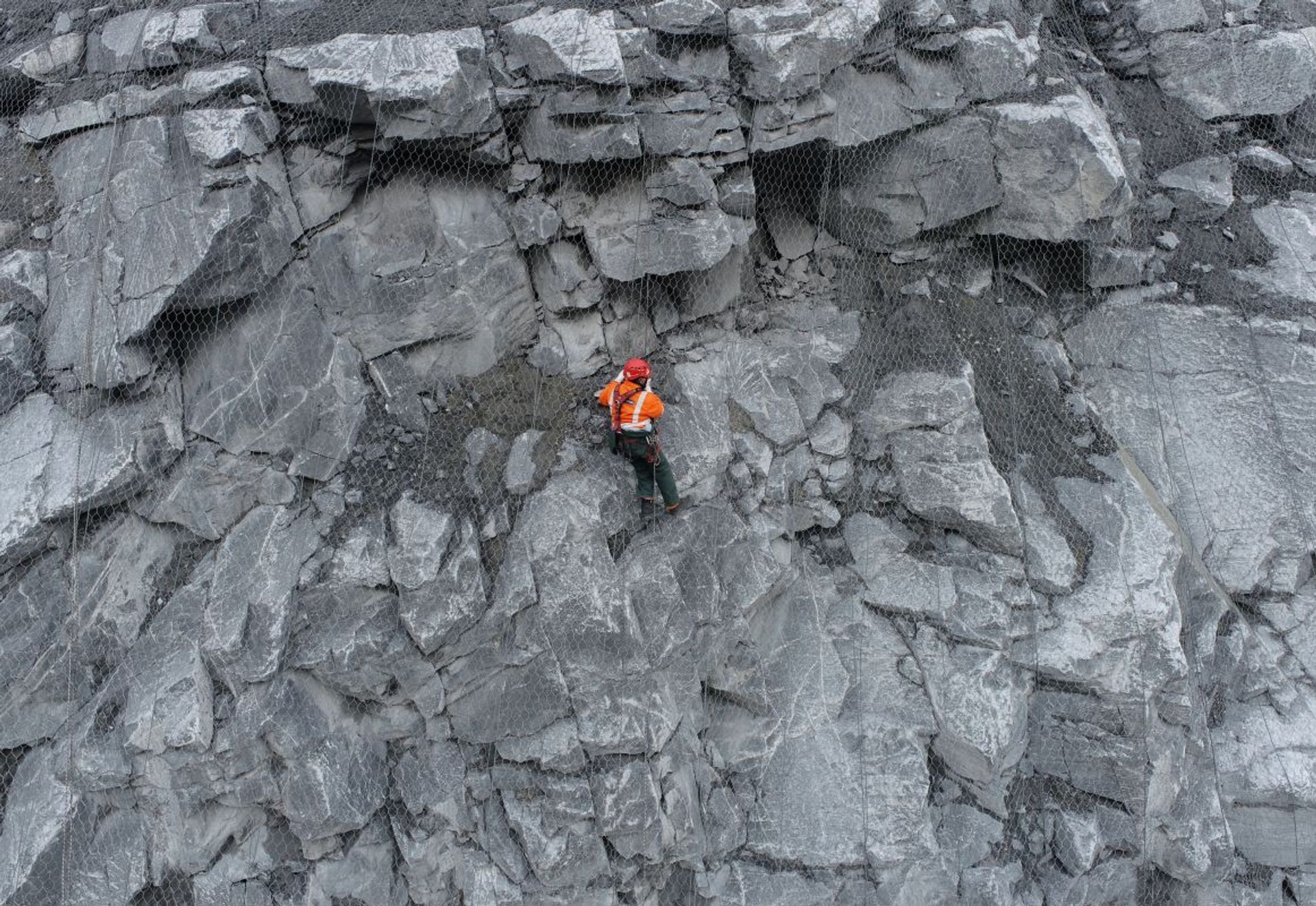 SISTEMA CONTRA CAÍDA DE ROCAS ANTAMINA FASE 8S