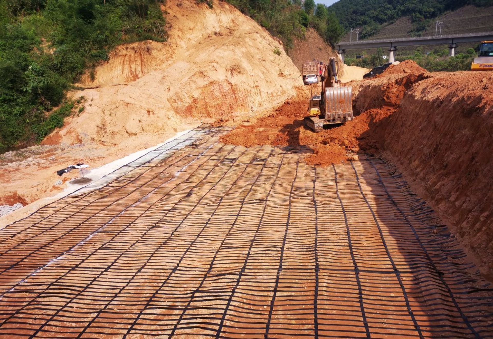 梧州临港经济区厂区至码头专用道建设项目