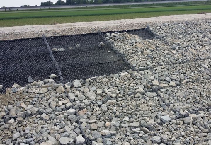 During the installation: stone-filling operation