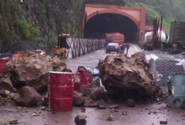 Photo 2: Rock slide near Khandala tunnel (Mumbai corridor)