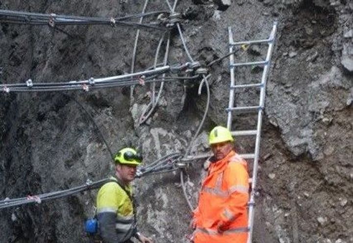 Longitudinal cable installation