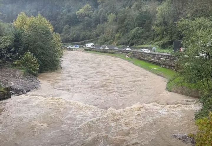 Río Oria durante un episodio de lluvias intensas