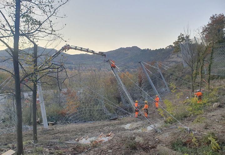 Fase di montaggio delle barriere RB 9000