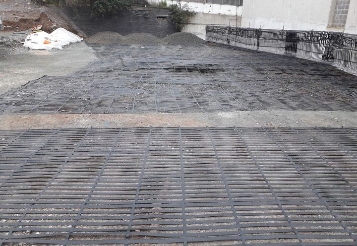 Paragrid laid in layers to form the Parawall System