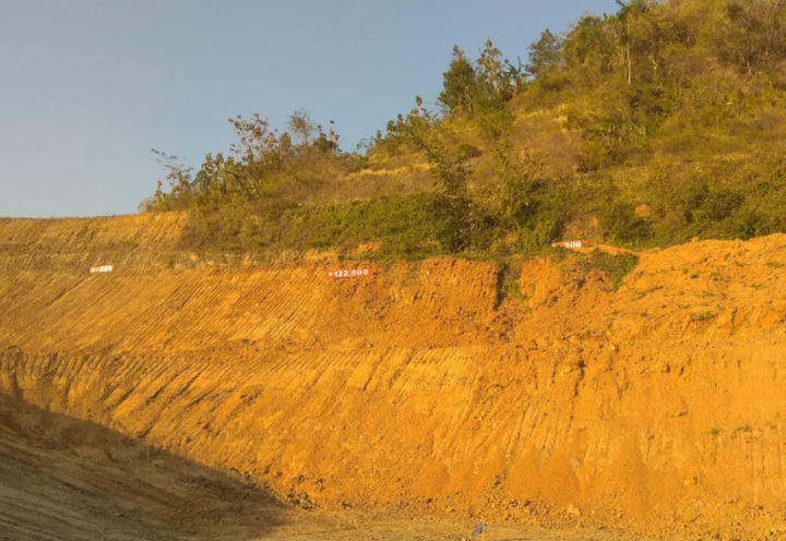 LOW PERMEABILITY LINING AT KUNINGAN DAM_0