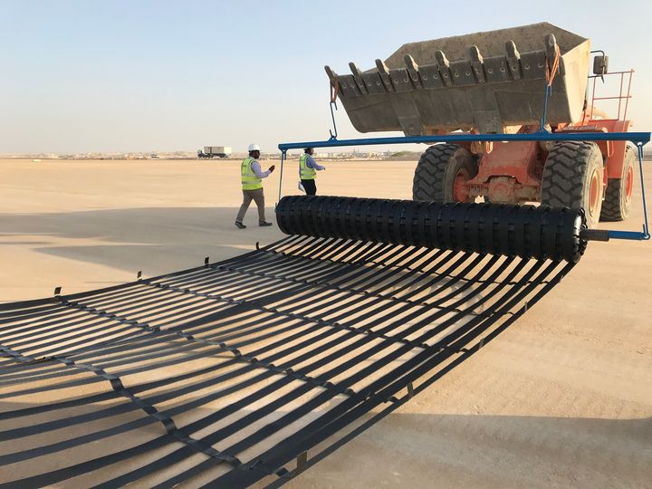 Monoaxial_geogrids_photo_2