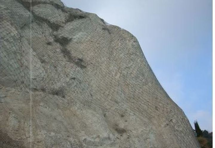 Viste della Rupe durante la posa dei pannelli HEA