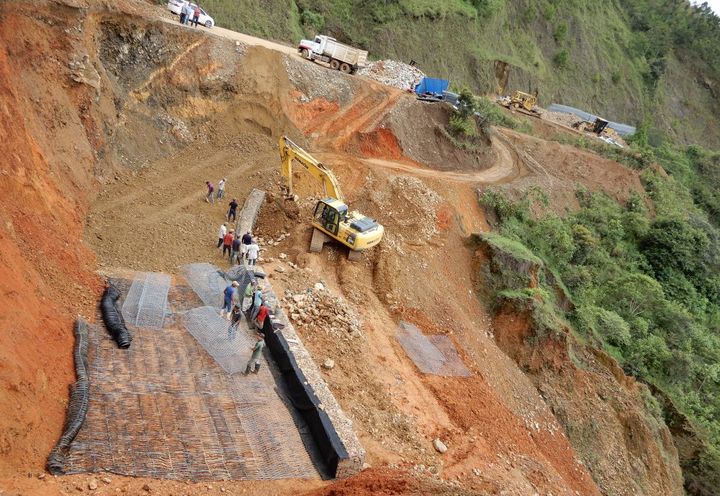 REHABILITACIÓN CON MME EN CARRETERA METLATÓNOC_1
