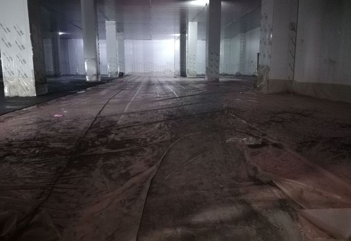 图4 冷链库房地面保温板保护砂浆浇筑