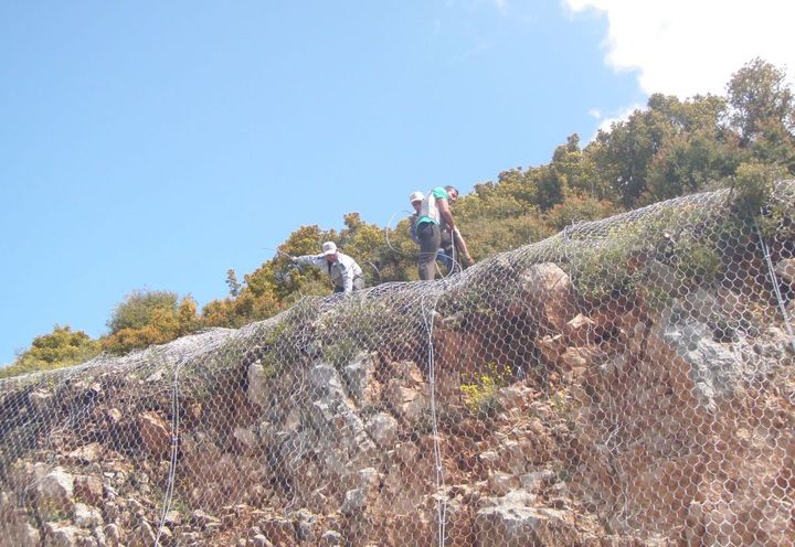 ΕΡΓΑΣΙΕΣ ΤΟΠΟΘΕΤΗΣΗΣ ΠΛΕΓΜΑΤΟΣ STEELGRID MO-150 ΣΤΗΝ ΣΤΕΨΗ ΤΟΥ ΠΡΑΝΟΥΣ