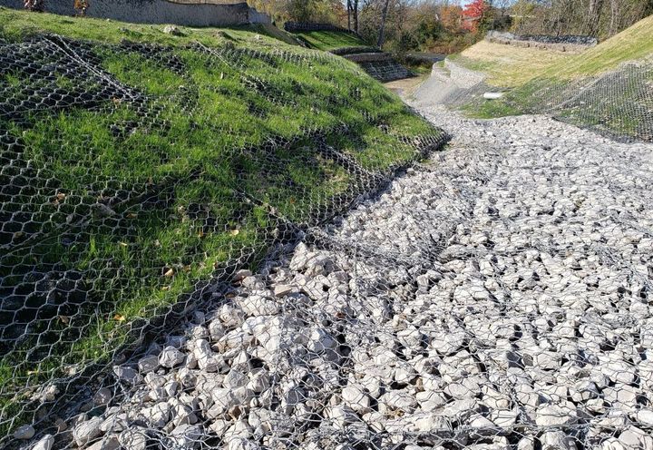 Detail of side slope gabion mat with vegetation