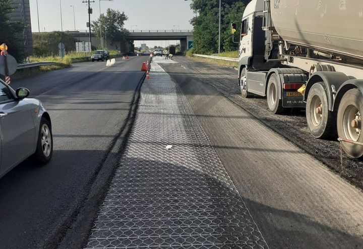 ΤΟΠΟΘΕΤΗΣΗ ΣΤΡΩΣΗΣ ΑΣΦΑΛΤΙΚΟ ΠΑΝΩ ΣΤΟ ROADMESH L