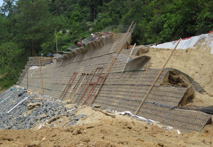 REINFORCED SOIL SLOPE AT MARAN, PAHANG, MALAYSIA_0