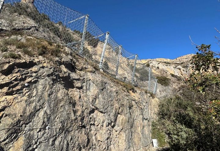 Instalación de barreras lado valle