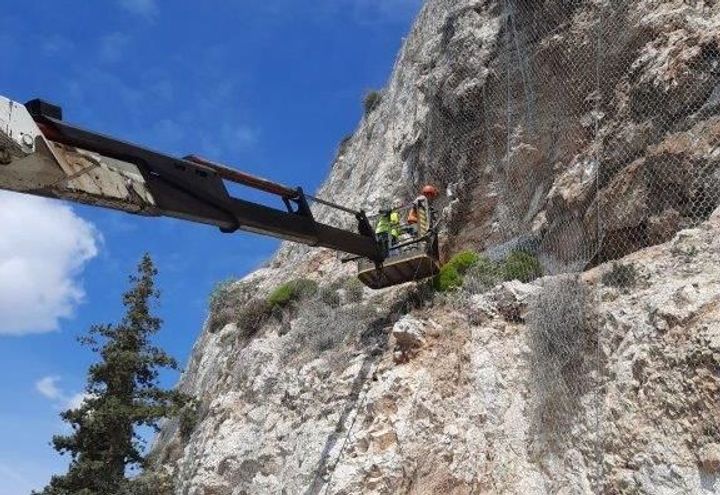 ΕΠΕΝΔΥΣΗ ΠΡΑΝΩΝ ΜΕ ΧΑΛΥΒΔΙΝΟ ΠΛΕΓΜΑ STEELGRID MO-300 ΣΤΗ ΦΑΣΗ ΤΗΣ ΤΟΠΟΘΕΤΗΣΗΣ