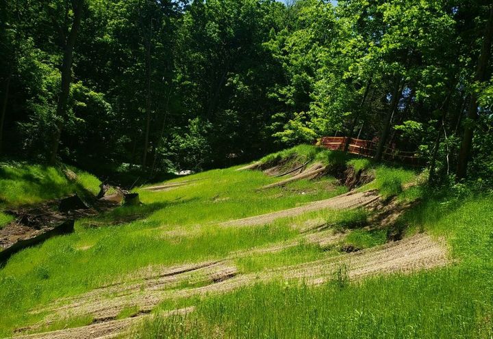 HAGAR CREEK SLOPE-A SELF WATERING VEGETATED SLOPE USING PARADRAIN