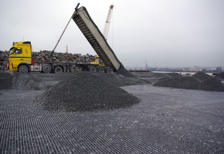 MacGrid laid on the upper layers of the pavement