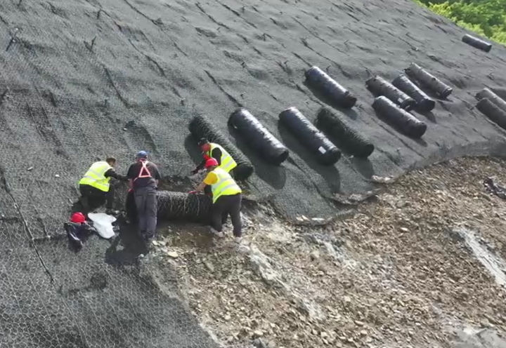During the installation of Macmat HS30 8127 GN