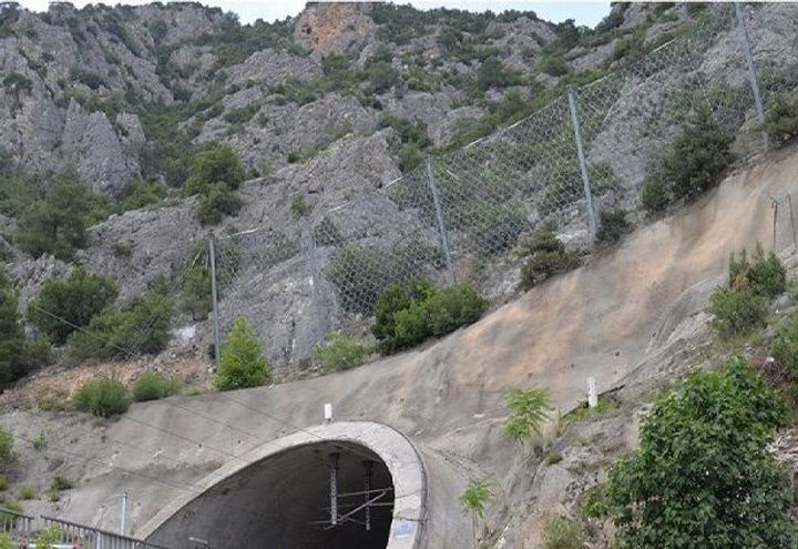 TUNNEL T-19 PORTAL VIEW