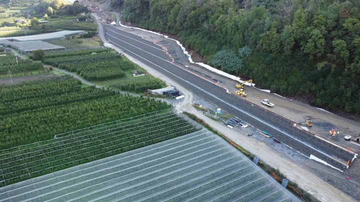 Rilevato rinforzato in fase di completamento