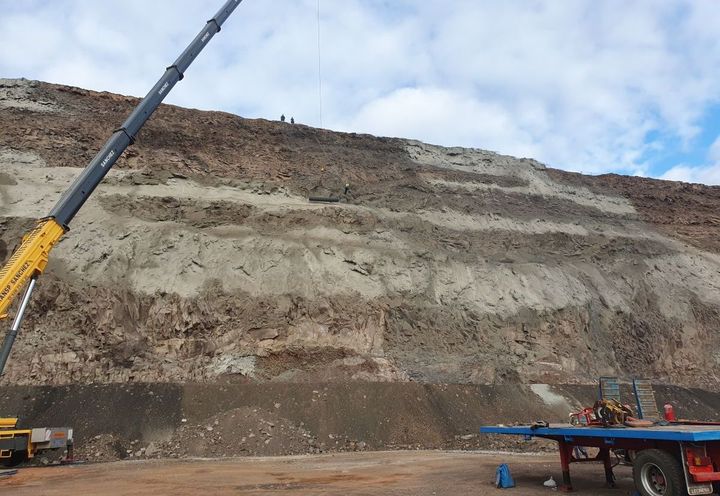 Tendido de la Steelgrid en el Talud