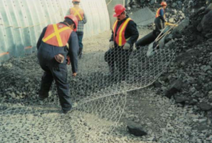 Unfolding and placing the Terrawall® MSE units