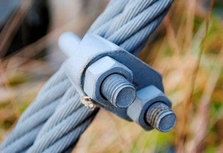 Galvanised rope grips showing very slight surficial corrosion (2014).