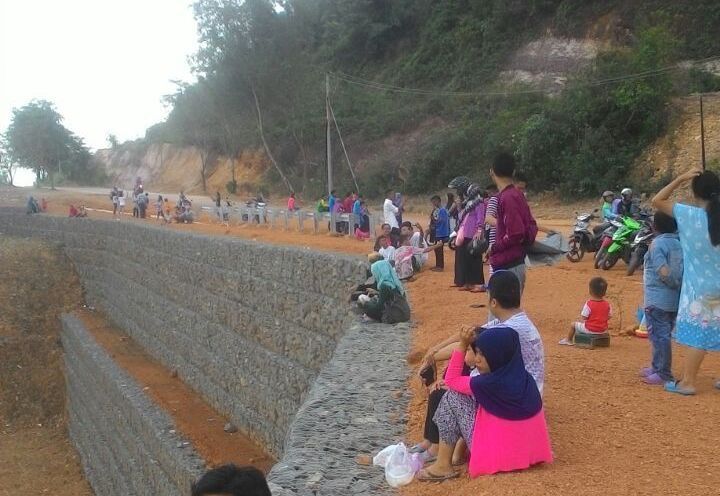 People enjoying the view on Terramesh (in 2017)