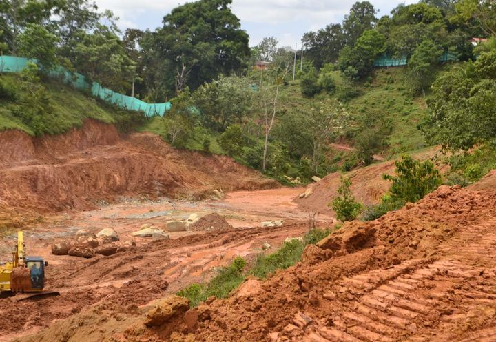 CONFORMACIÓN MURO PRESA DE RELAVE EL CHOCÓ