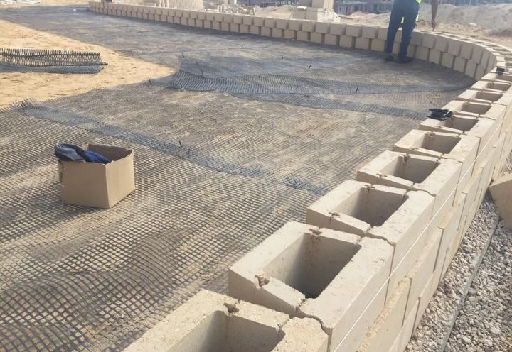 Typical details: block & geogrid MacWall MSE