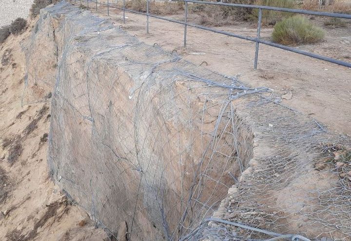 LEA 300-8 netting + 8x10-16 mesh in upper sandstone bank (NE slope)