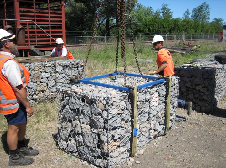 Lifting procedure with slings and frame - Nov 2005