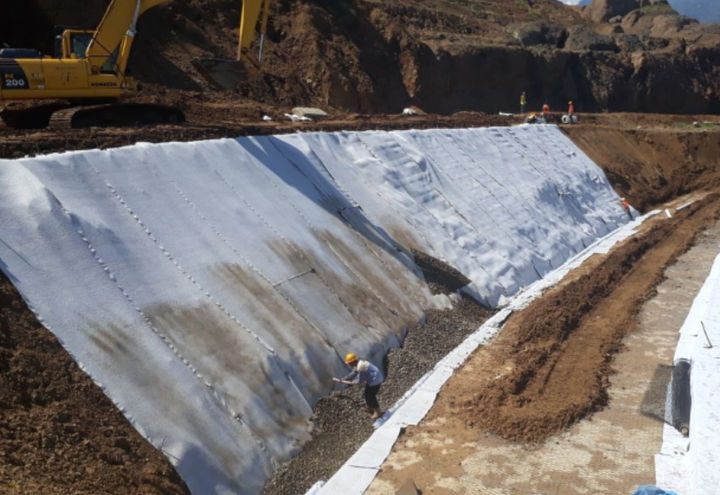 Installation of MacDrain as subdrain