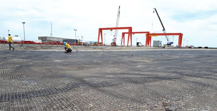 MacGrid EG for the Bridge Girder Straddle Carriers on Reclaimed Grounds